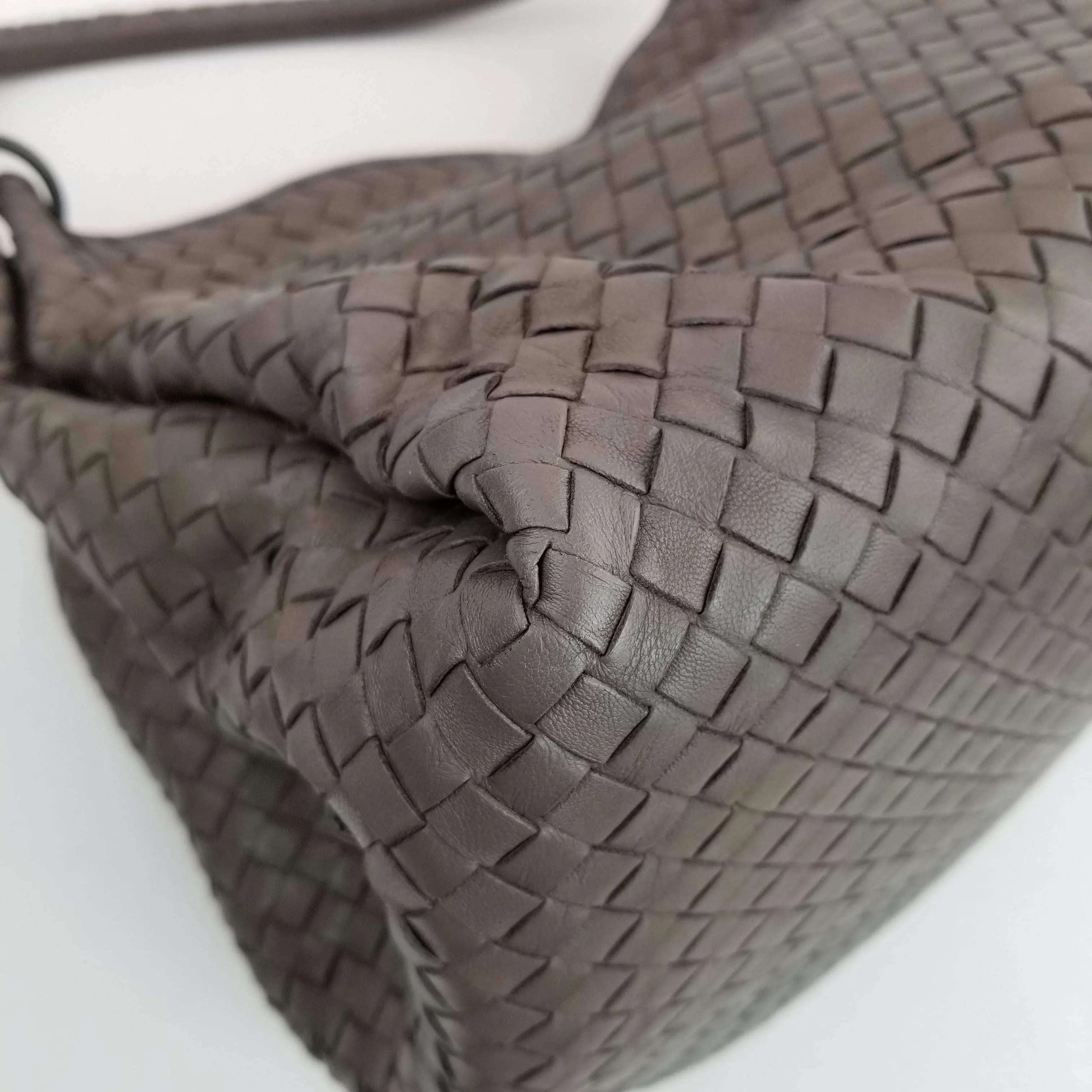 Bottega Veneta Grey Intrecciato Woven Nappa Leather Parachute Bag - Image 4