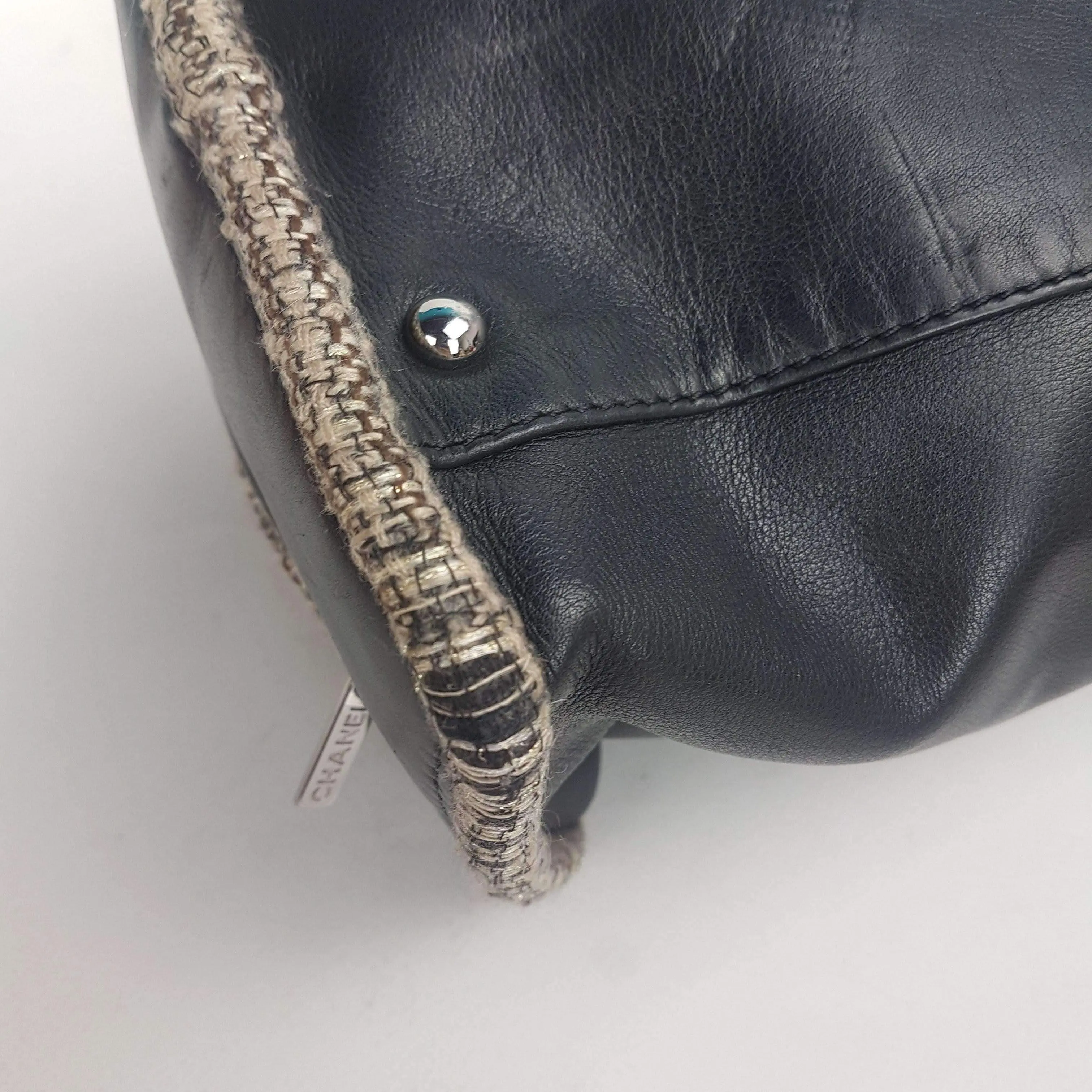 Chanel Vintage Black Leather Bowler Tweed Trim Bag - Image 12