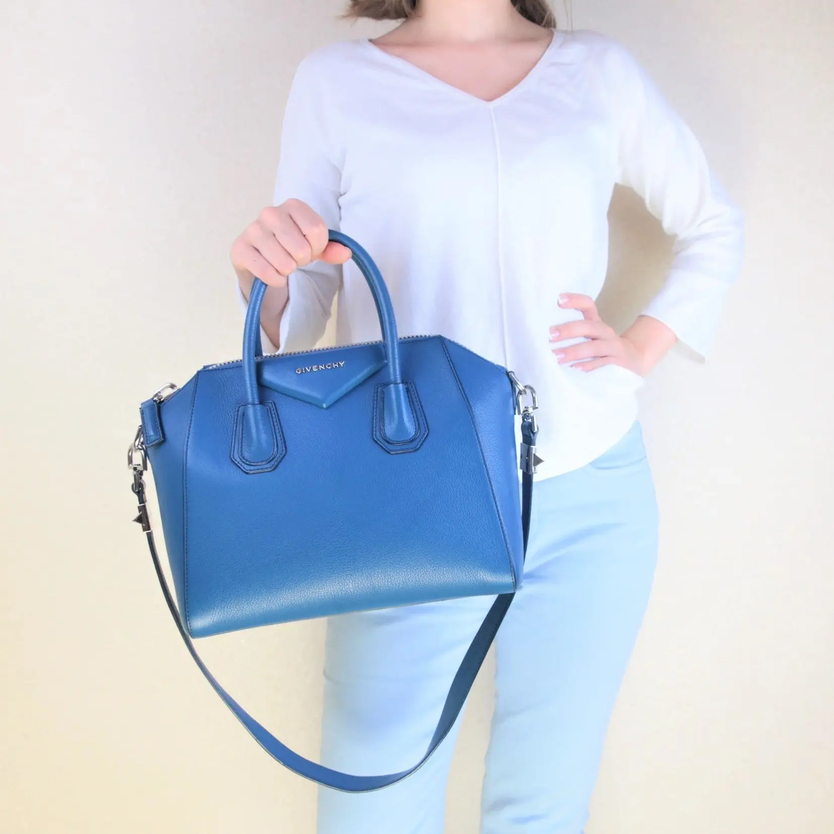 Givenchy Blue Pebbled Leather Antigona Shoulder bag