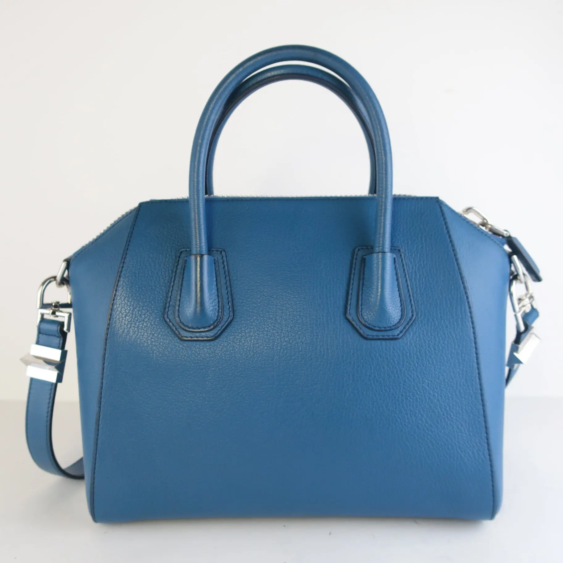 Givenchy Blue Pebbled Leather Antigona Shoulder bag - Image 4