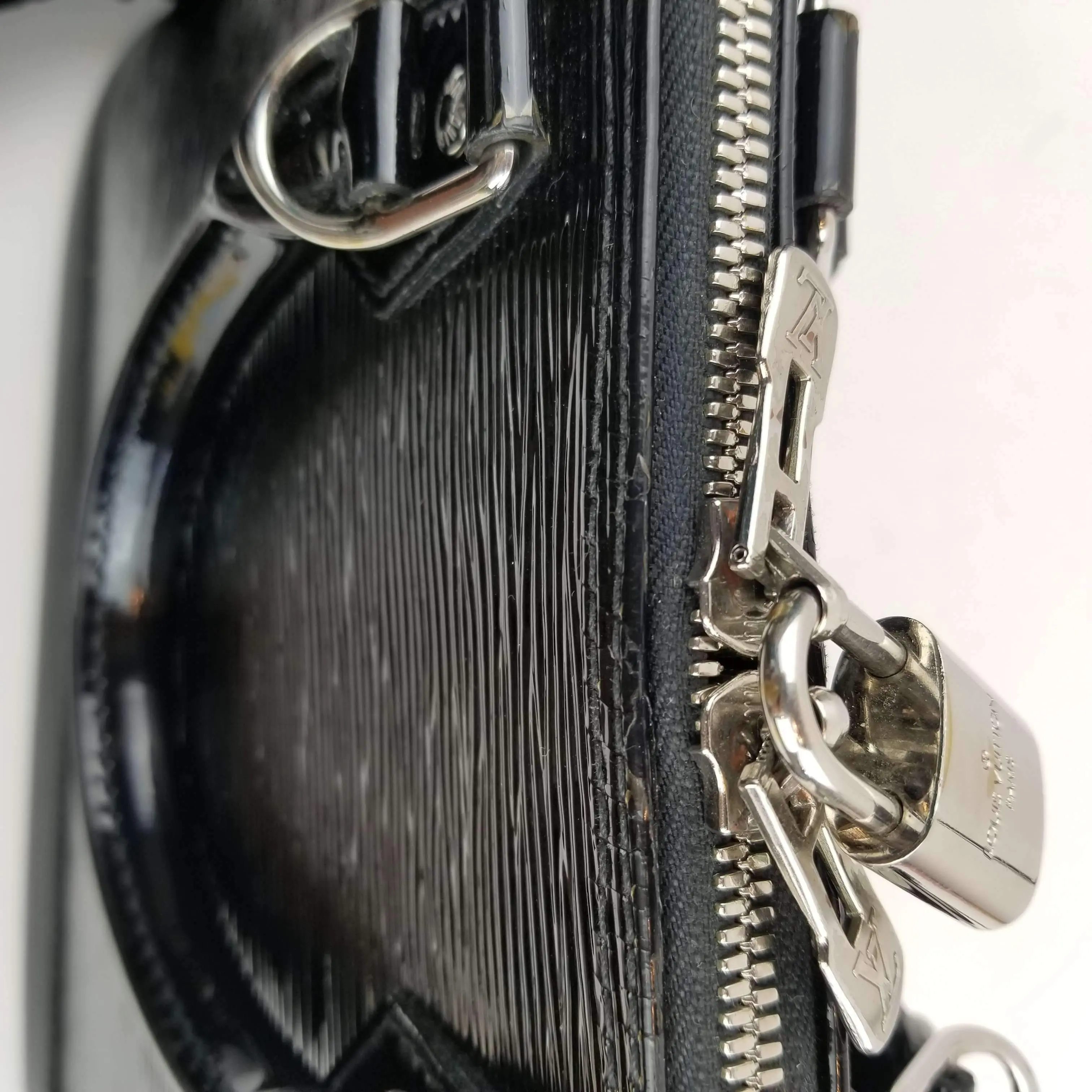 Louis Vuitton Alma PM Epi Black Electric - Image 11