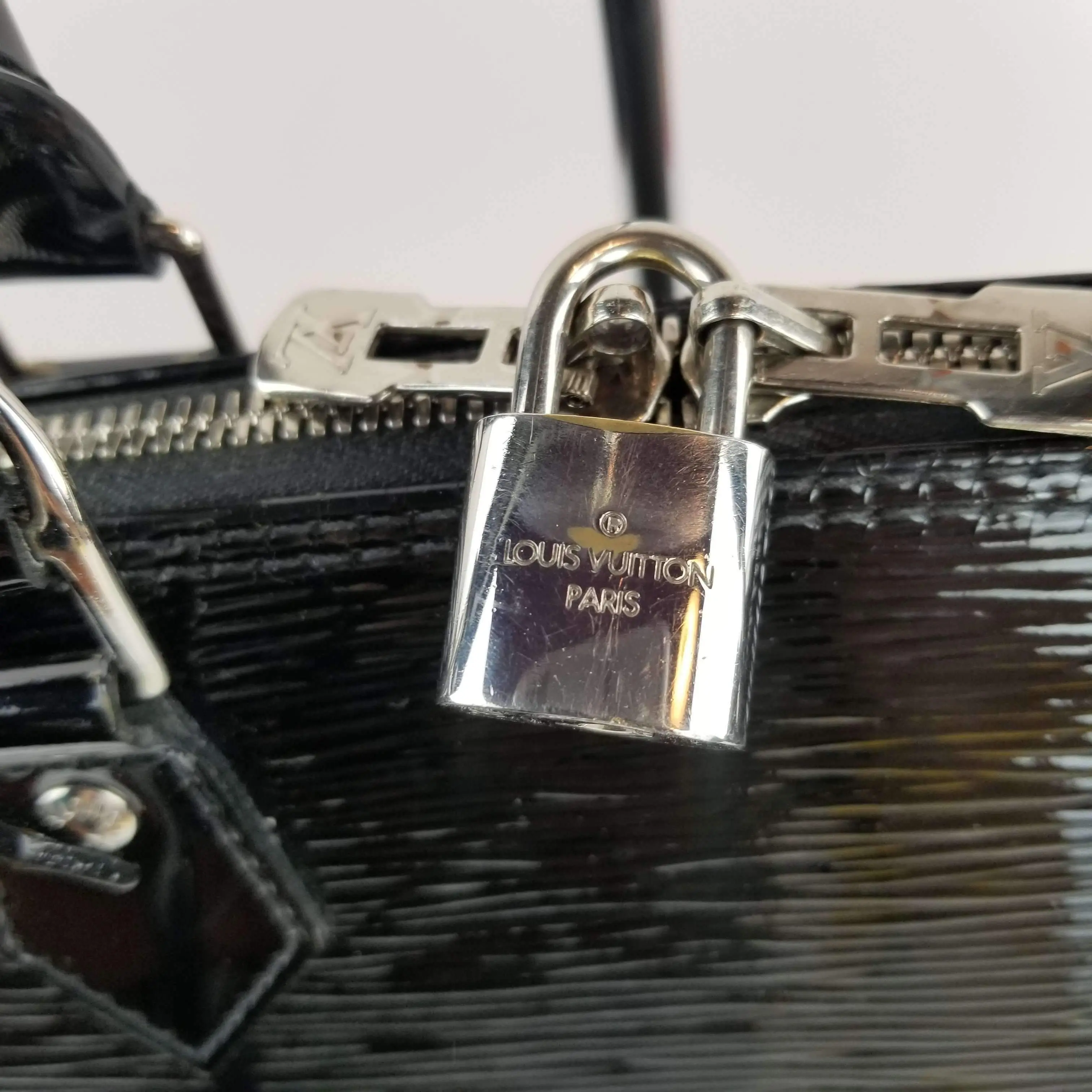 Louis Vuitton Alma PM Epi Black Electric - Image 3