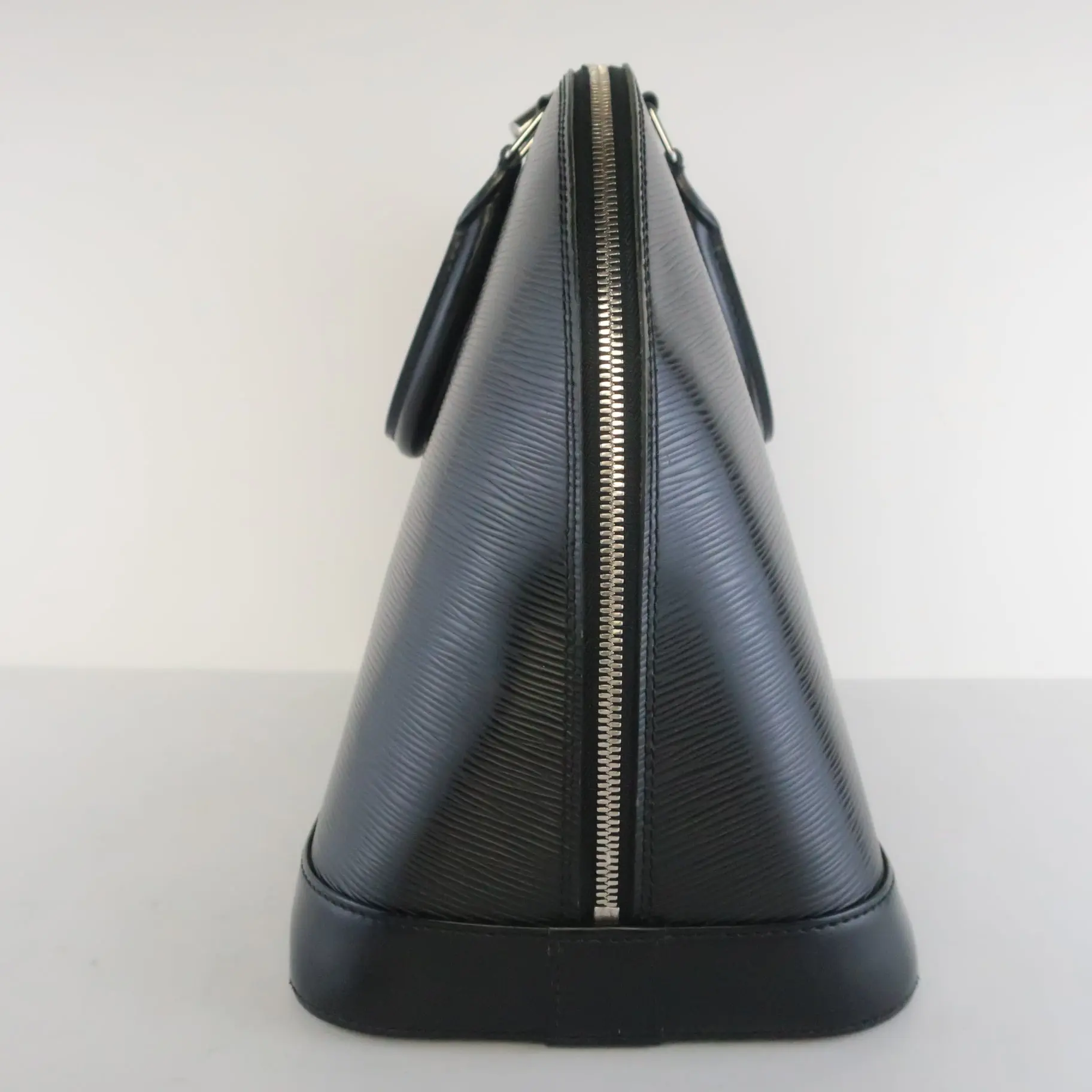 Louis Vuitton Black Epi Leather Alma MM Bag - Image 17