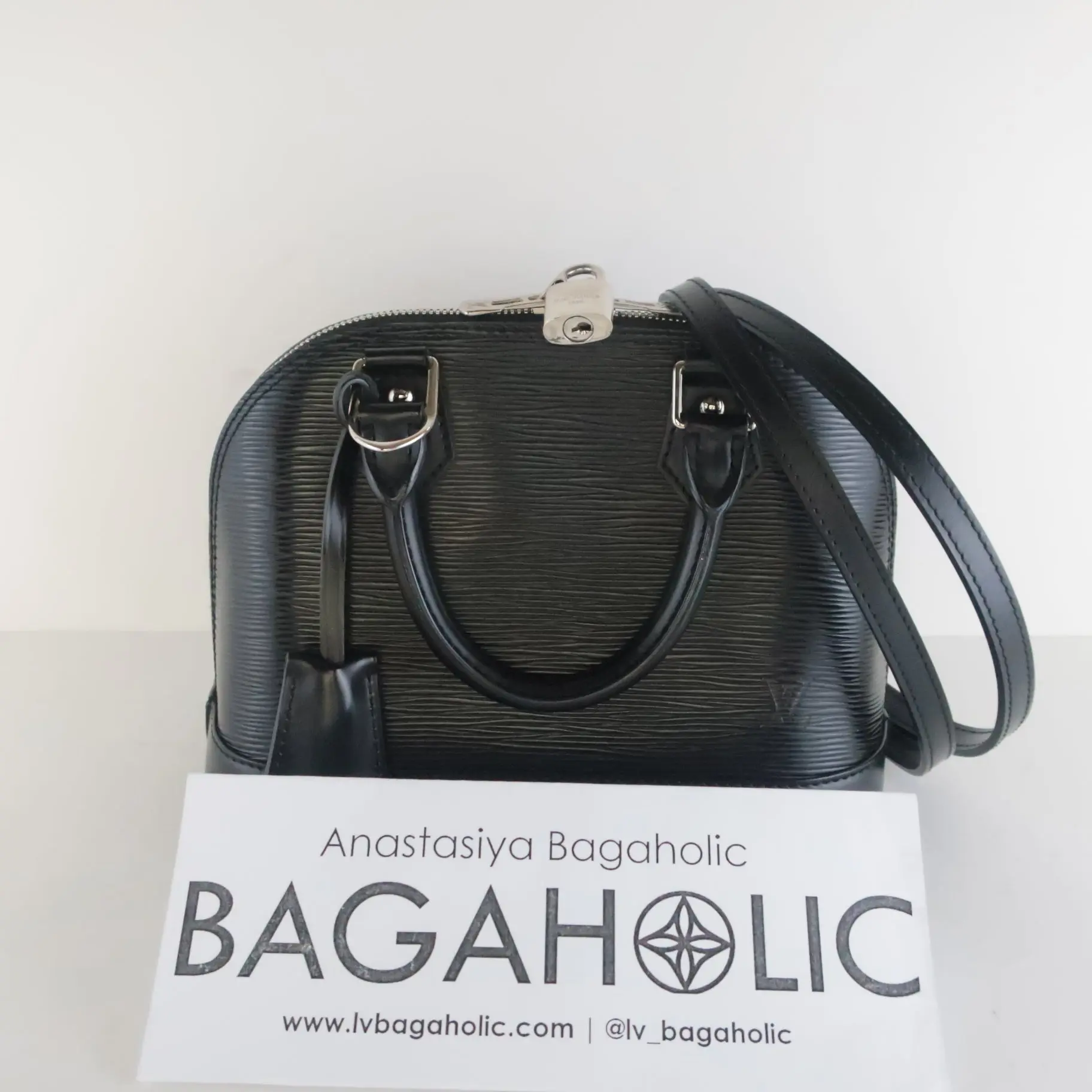 Louis Vuitton Black Noir Epi Alma BB Crossbody Bag - Image 3