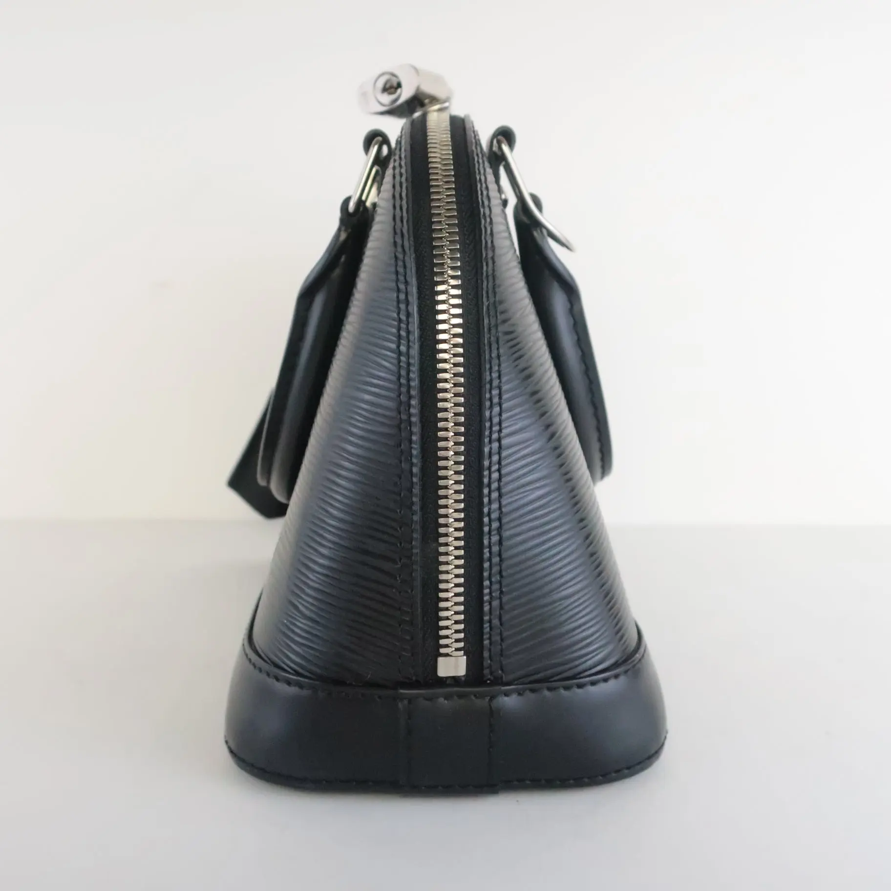 Louis Vuitton Black Noir Epi Alma BB Crossbody Bag - Image 8