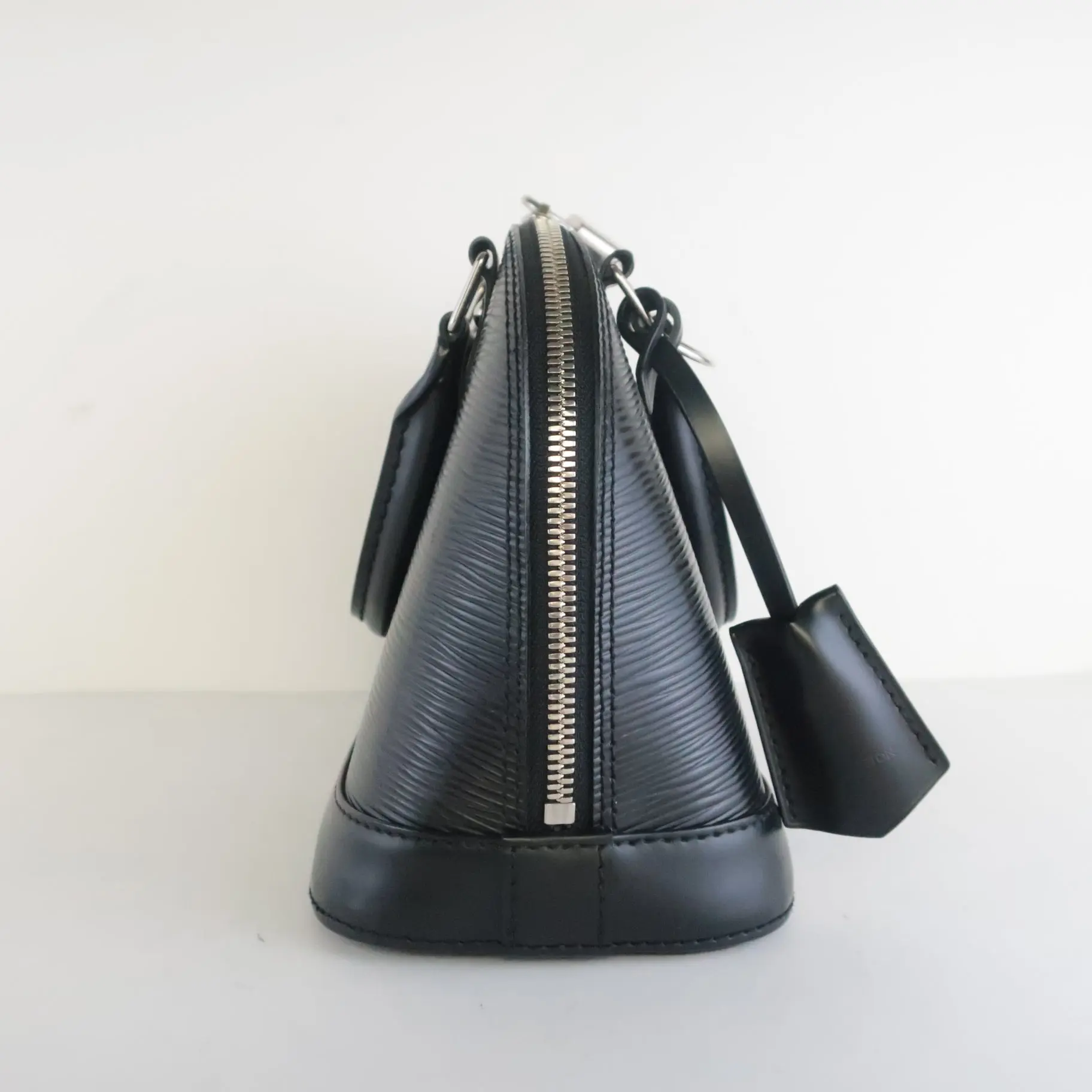 Louis Vuitton Black Noir Epi Alma BB Crossbody Bag - Image 9