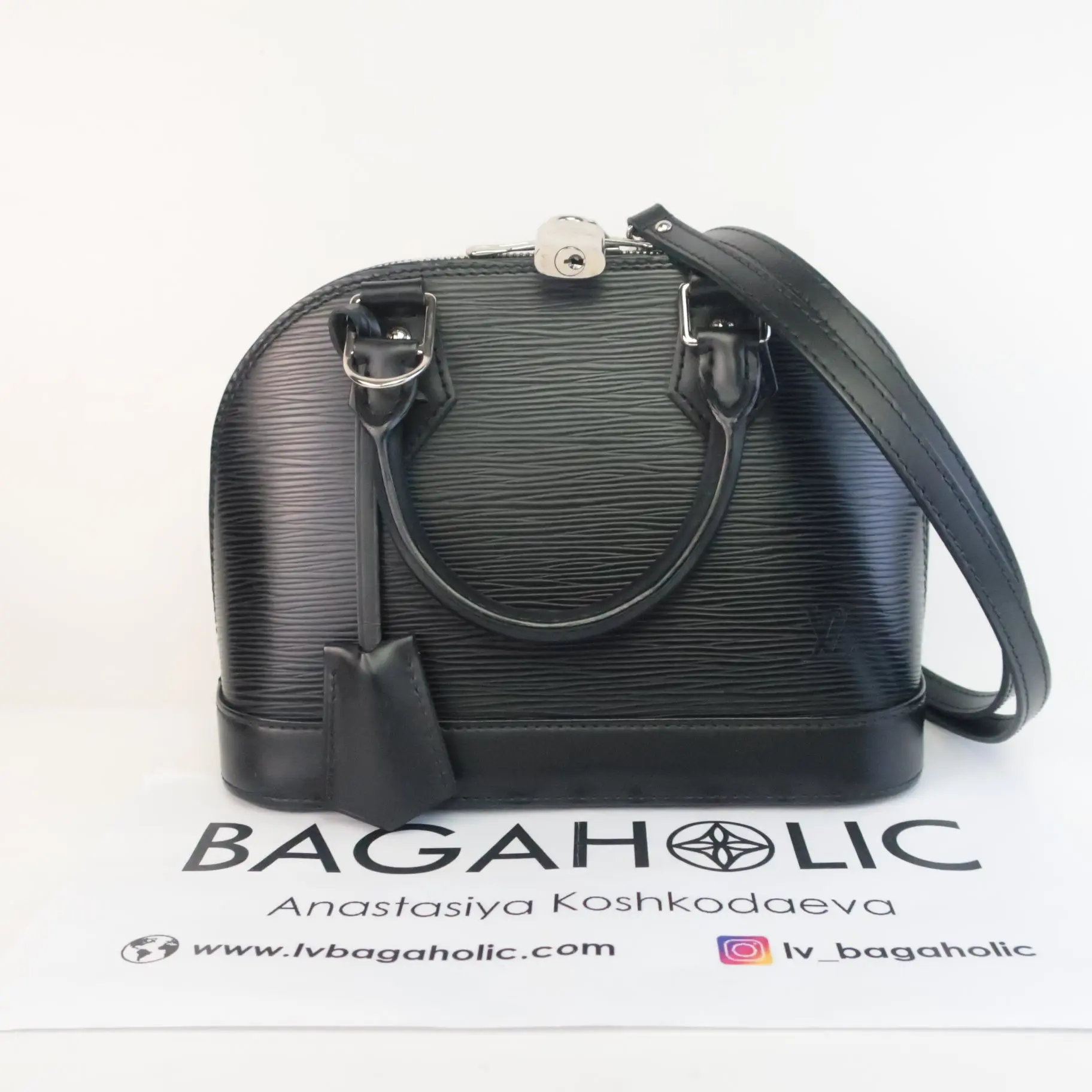Louis Vuitton Black Noir Epi Alma BB Crossbody Bag - Image 2
