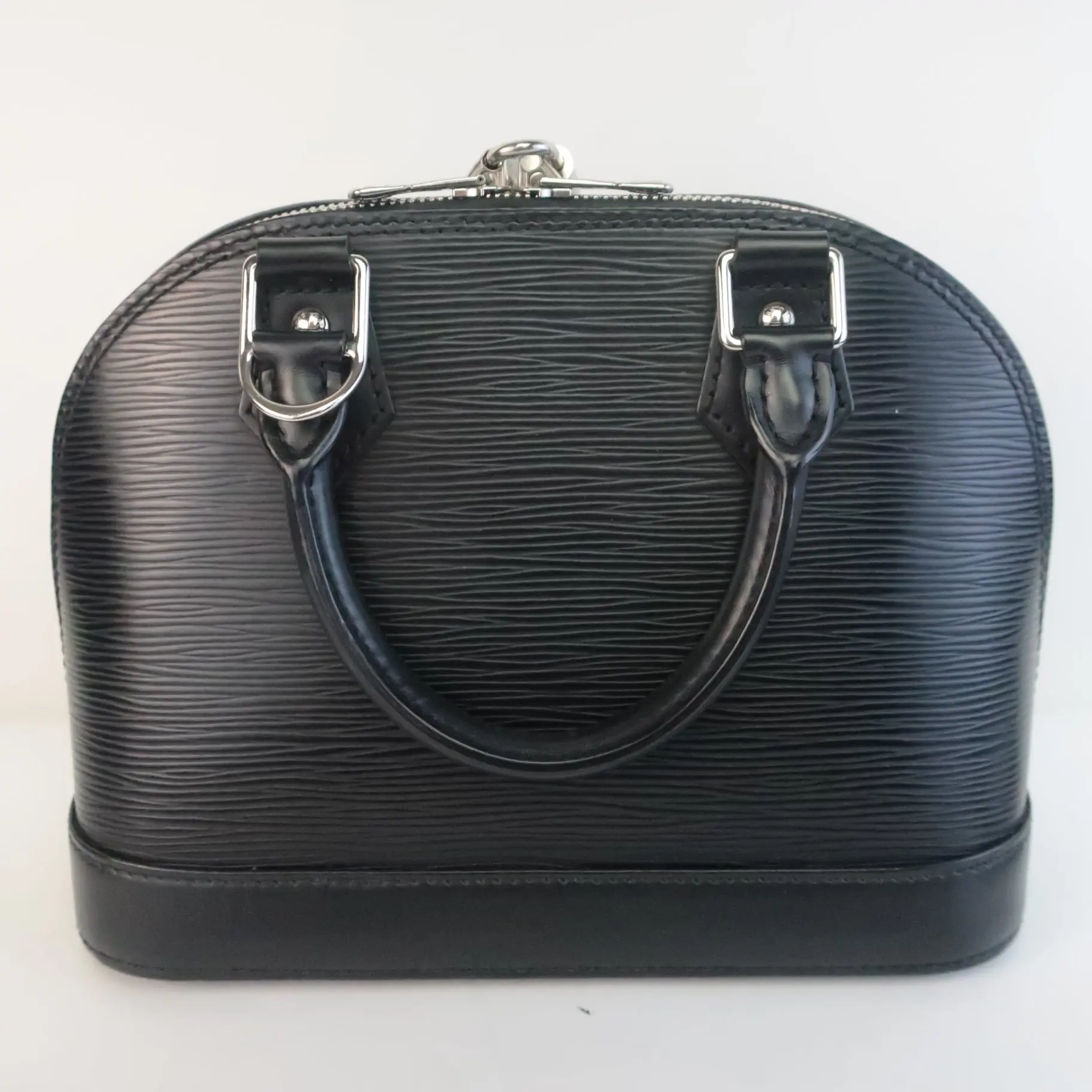 Louis Vuitton Black Noir Epi Alma BB Crossbody Bag - Image 4