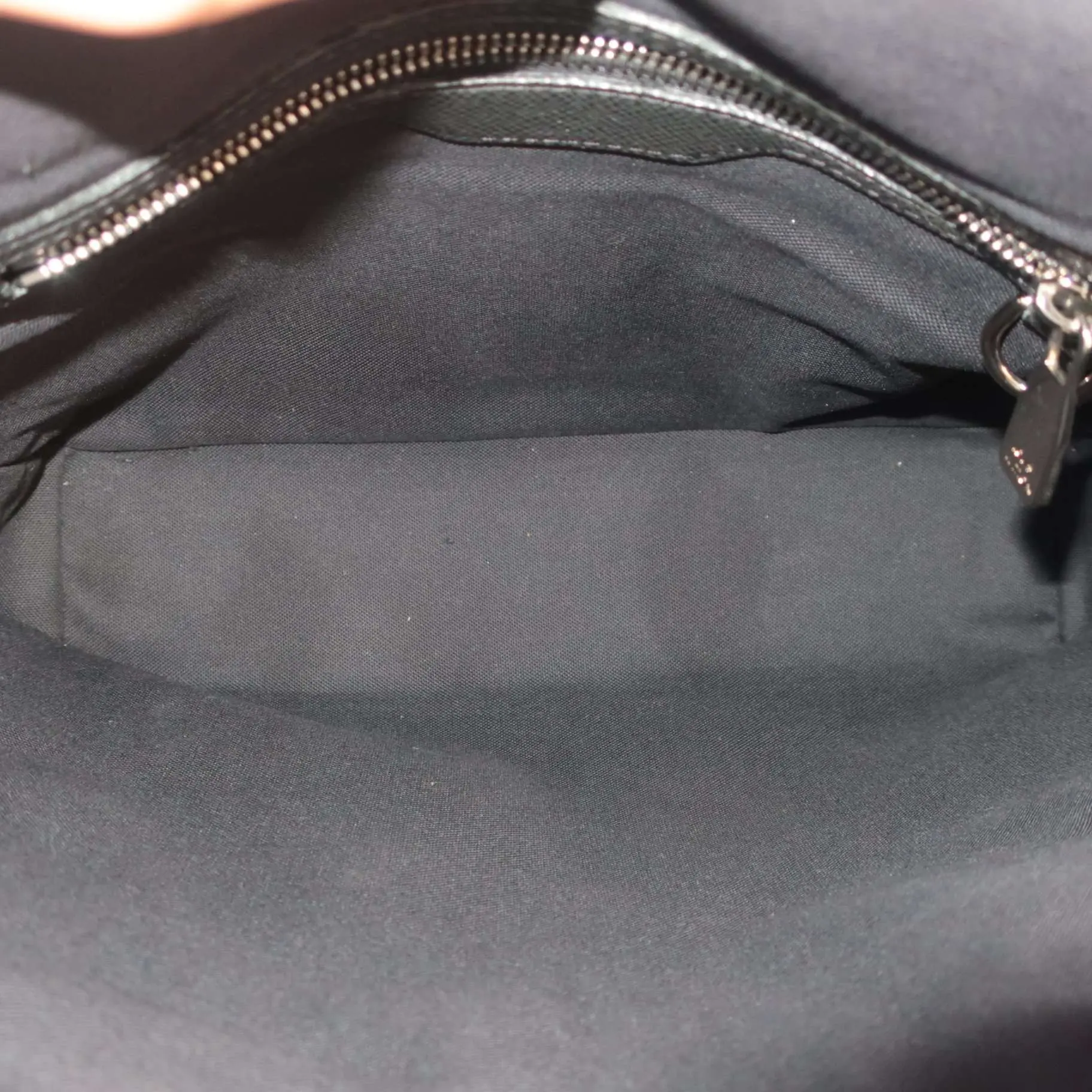 Louis Vuitton Black Taiga Roman MM Messenger Bag - Image 4