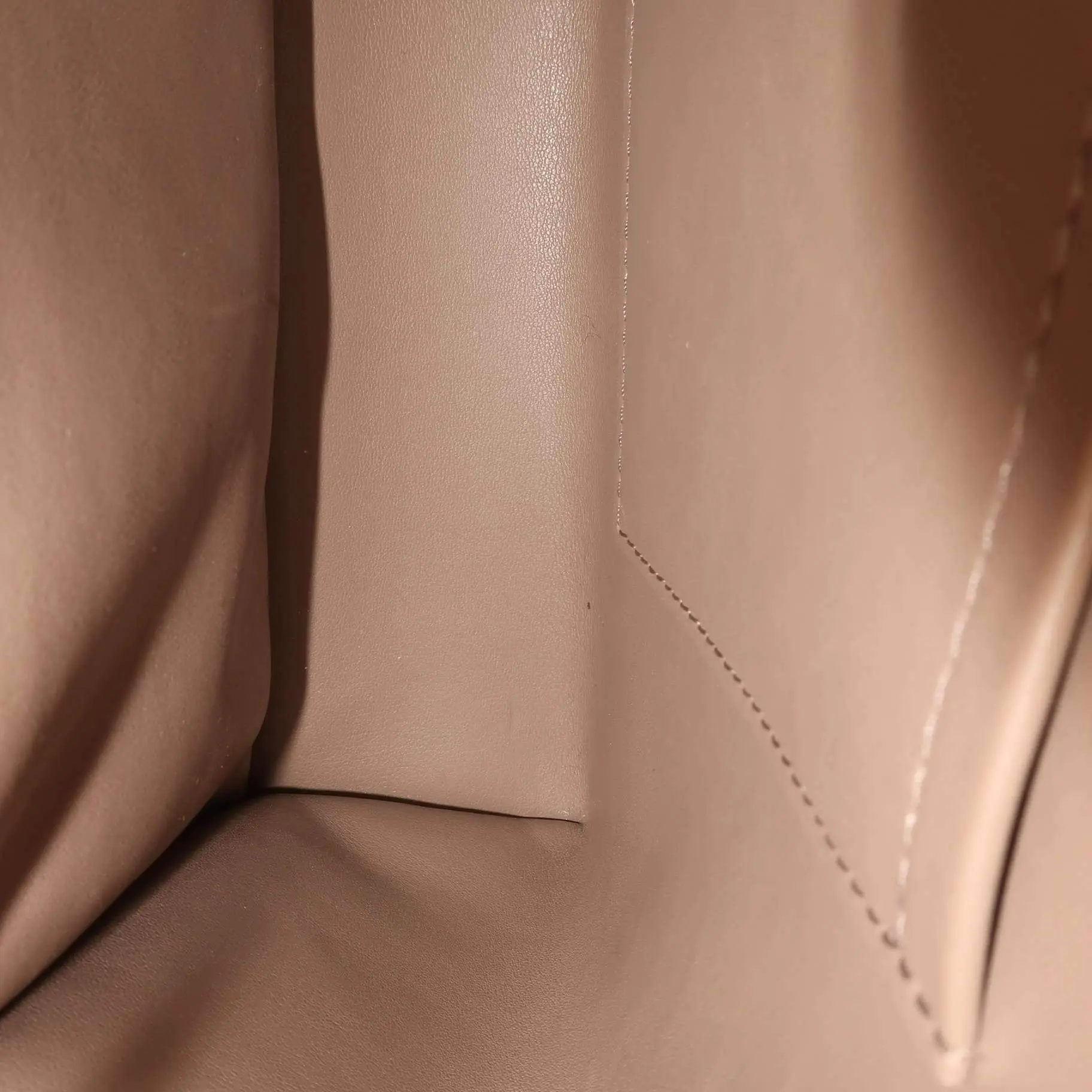 Louis Vuitton Magnolia Pink Taurillion Capucines MM Bag - Image 18