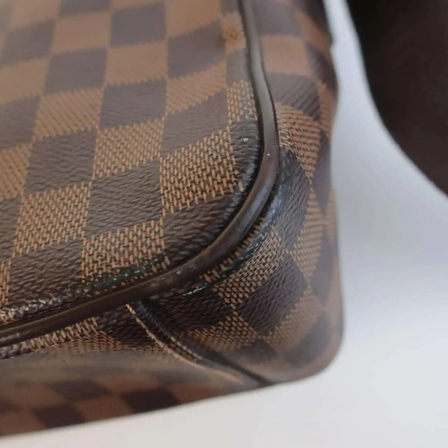 Louis Vuitton Damier Shelton GM Messenger - Image 10