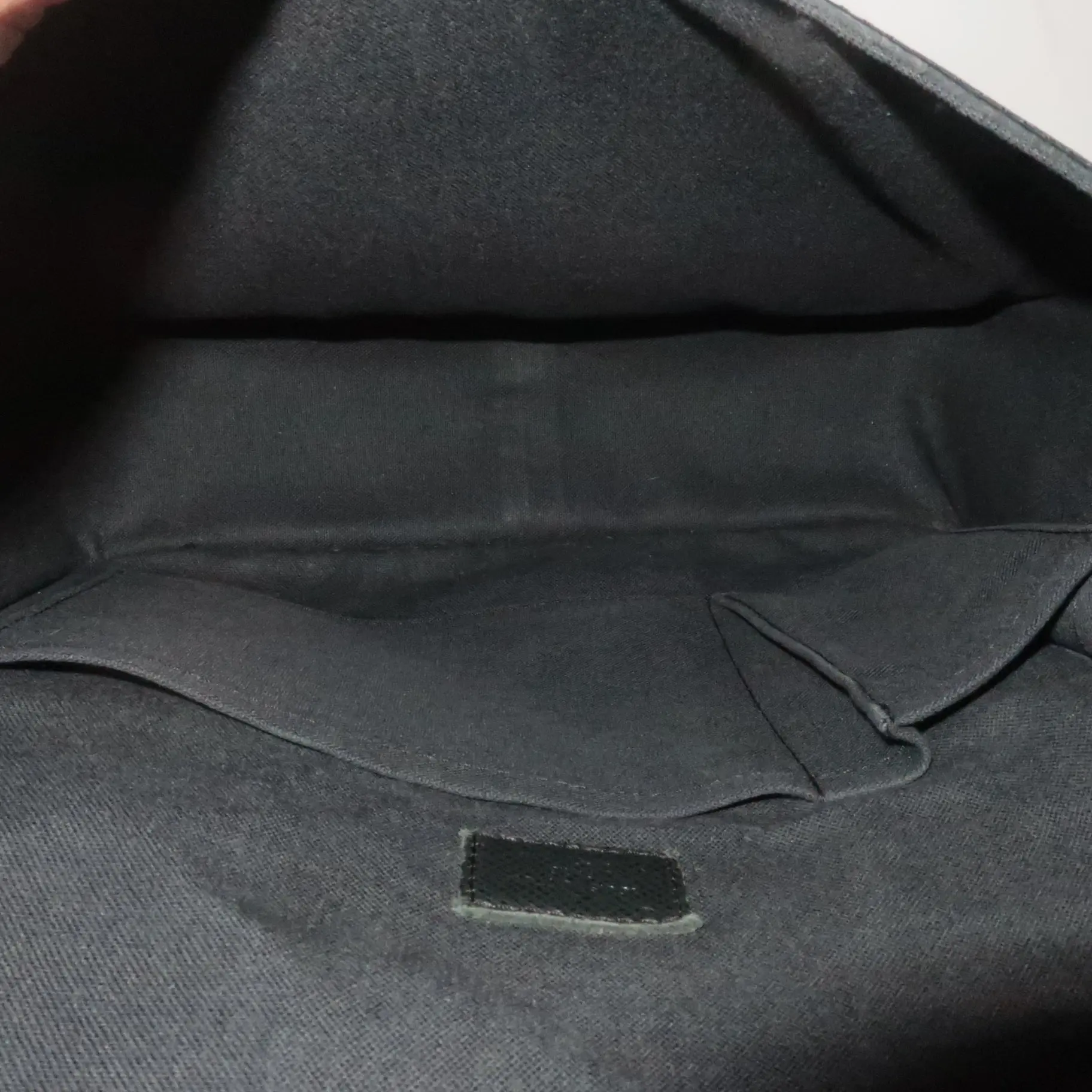 Louis Vuitton Dark Grey Taiga Andrei Messenger Bag - Image 10