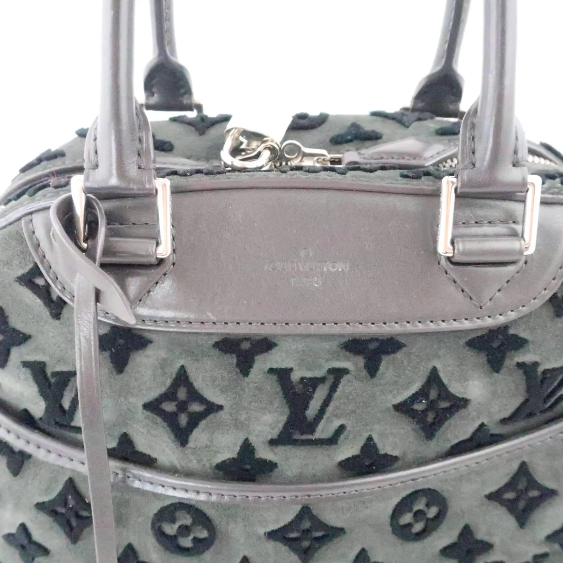 Louis Vuitton Limited Edition Gris Suede Monogram Tuffetage Deauville Cube Bag - Image 12
