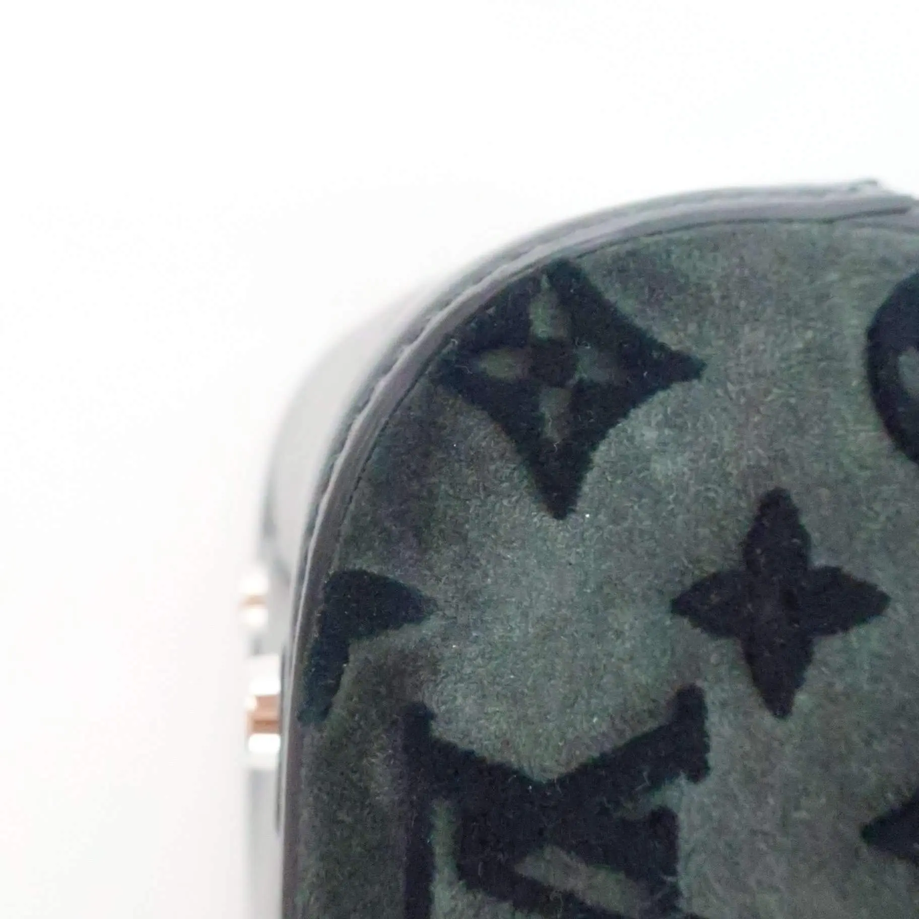 Louis Vuitton Limited Edition Gris Suede Monogram Tuffetage Deauville Cube Bag - Image 31
