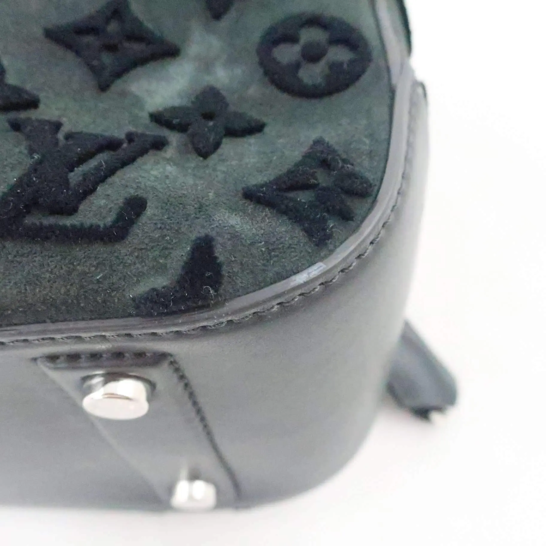 Louis Vuitton Limited Edition Gris Suede Monogram Tuffetage Deauville Cube Bag - Image 33