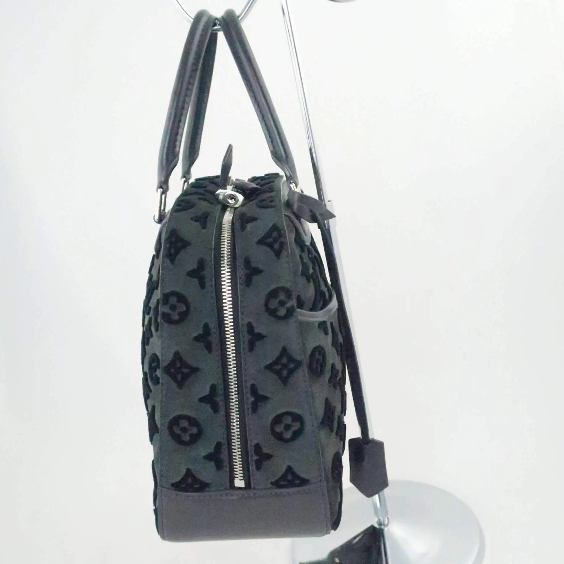 Louis Vuitton Limited Edition Gris Suede Monogram Tuffetage Deauville Cube Bag - Image 7