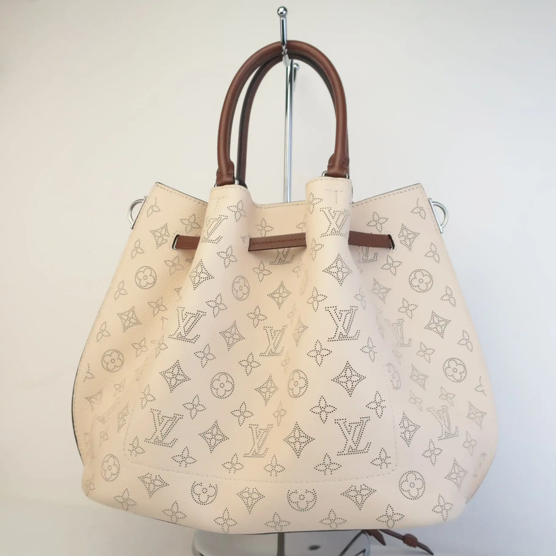 Louis Vuitton Galet Mahina Monogram Girolata Bag - Image 5