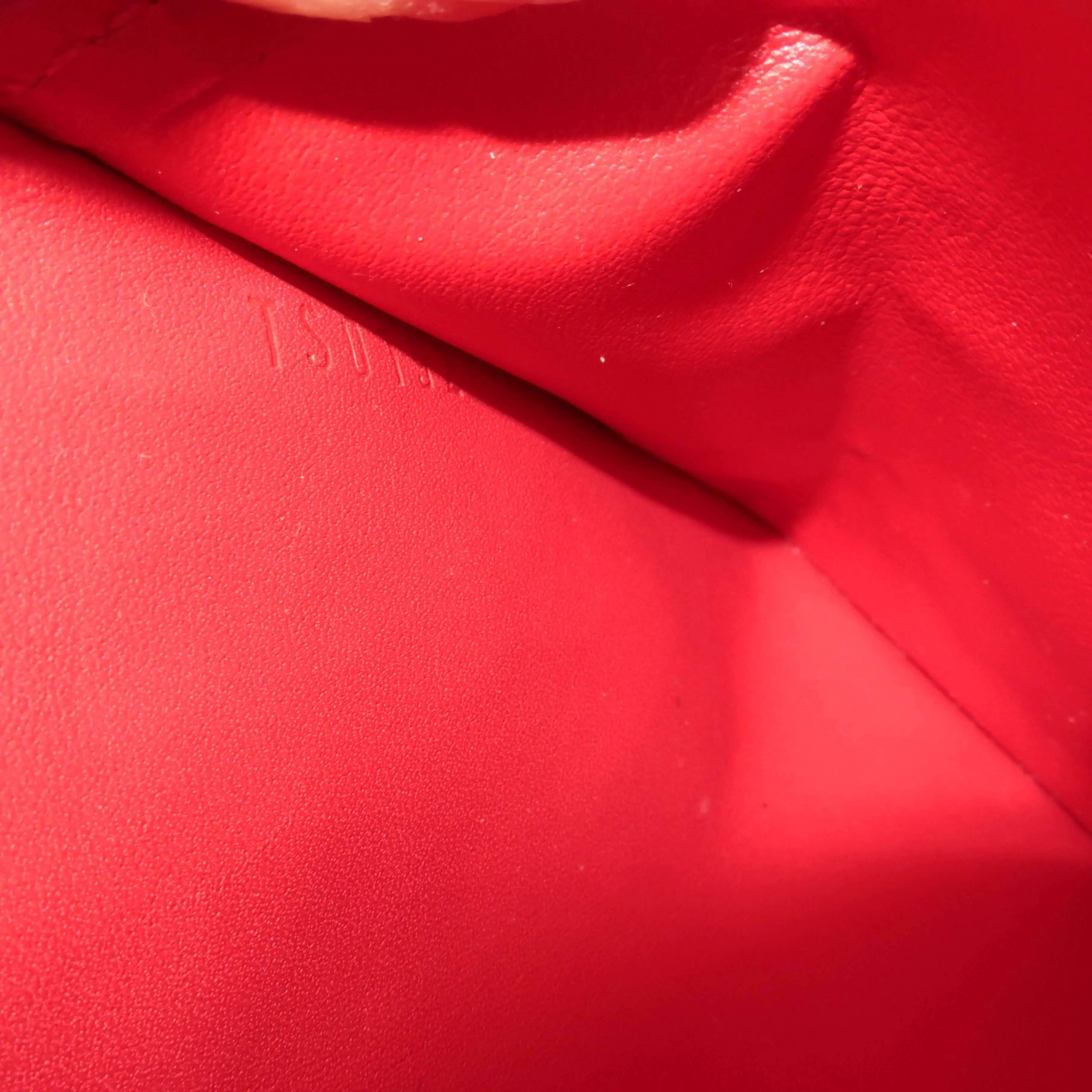 Louis Vuitton Rouge Grenadine Monogram Vernis International Wallet - Image 14