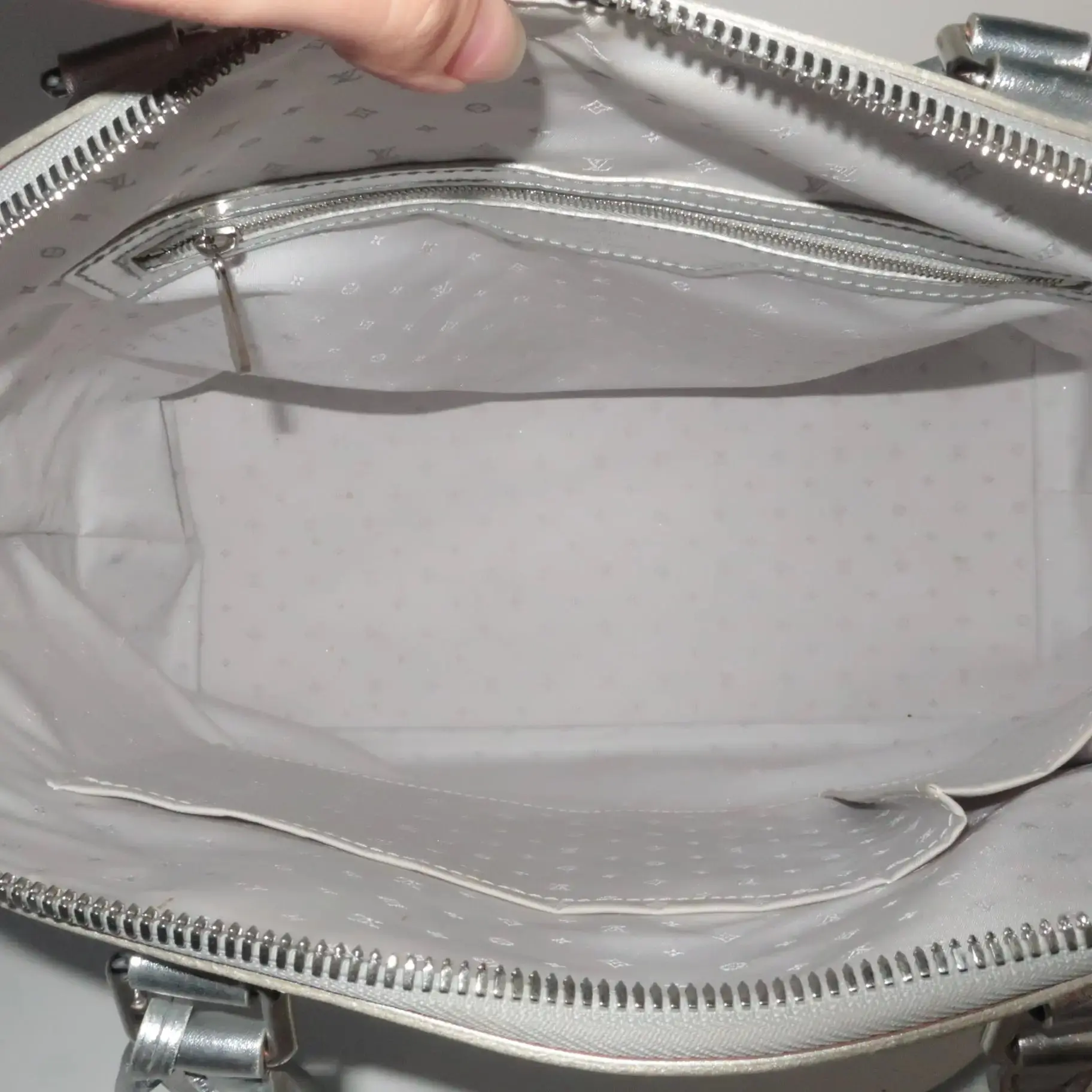 Louis Vuitton Lockit MM Silver - Image 10
