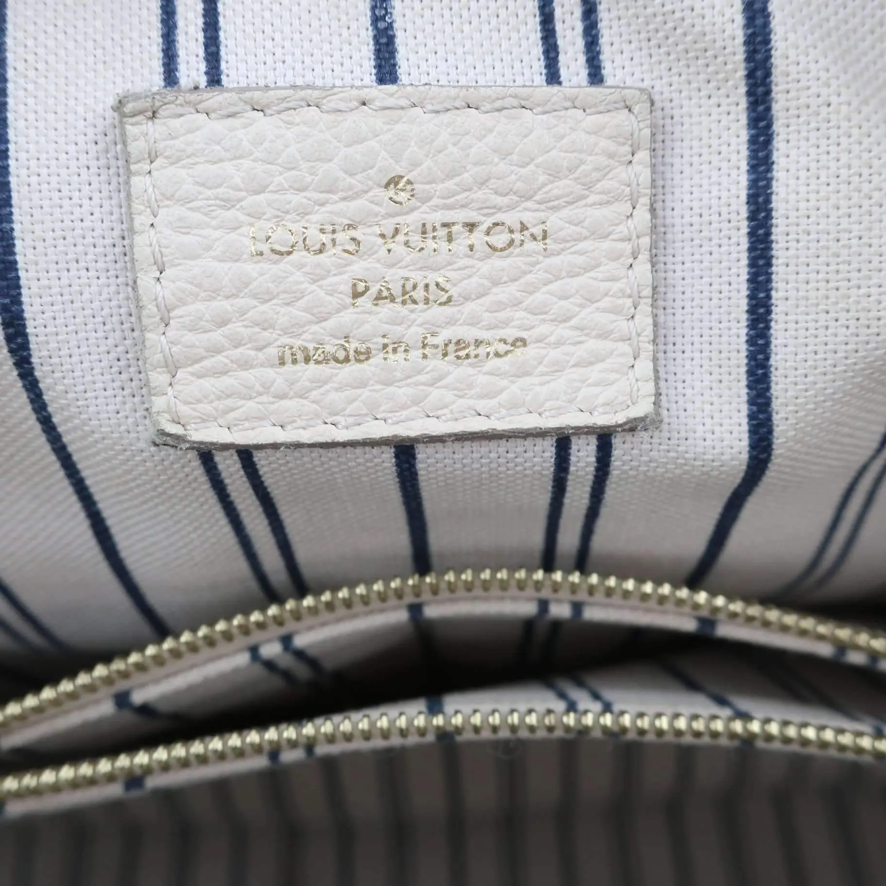 Louis Vuitton Lumineuse PM Empreinte Neige Bag - Image 36