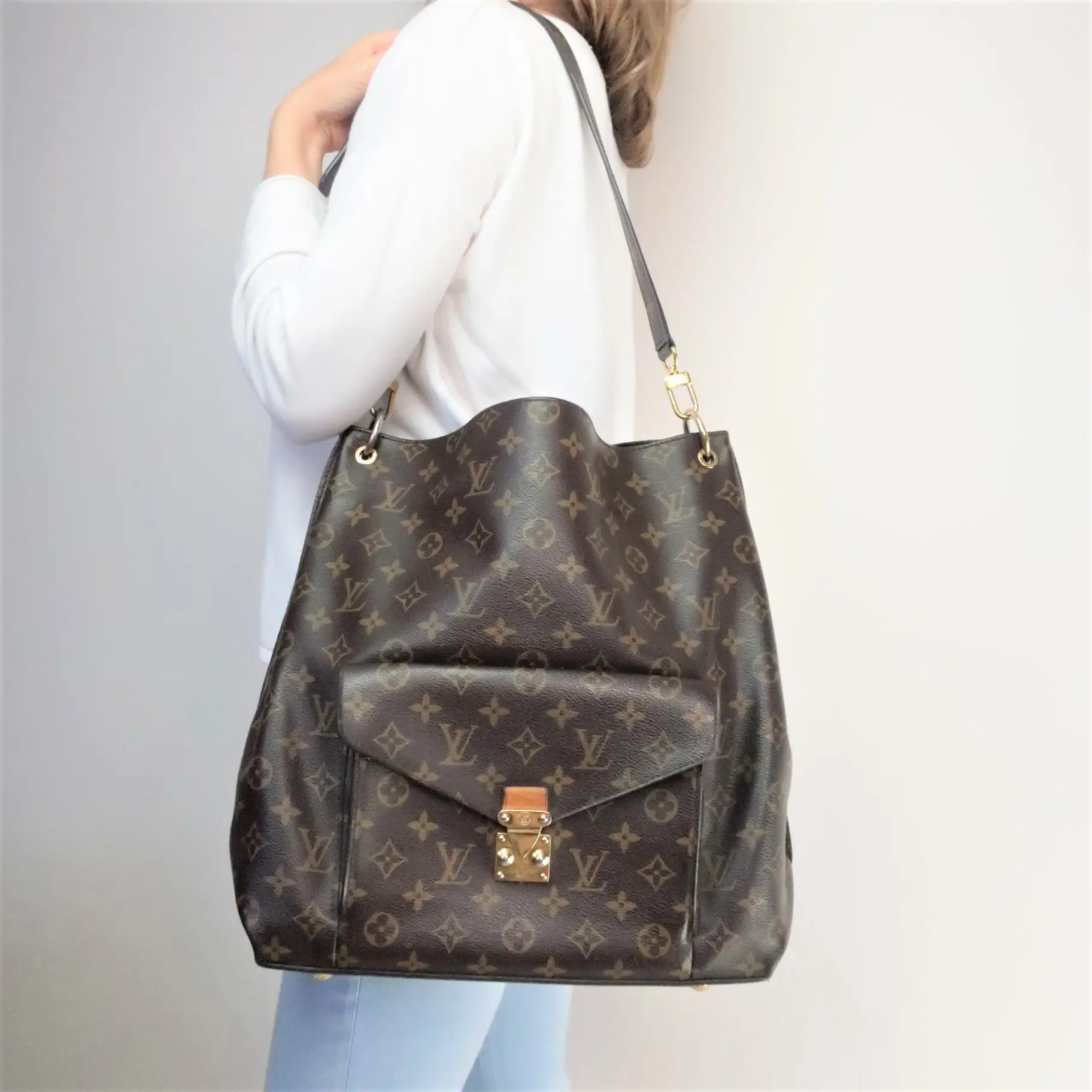 Louis Vuitton Monogram Canvas Metis Hobo Bag
