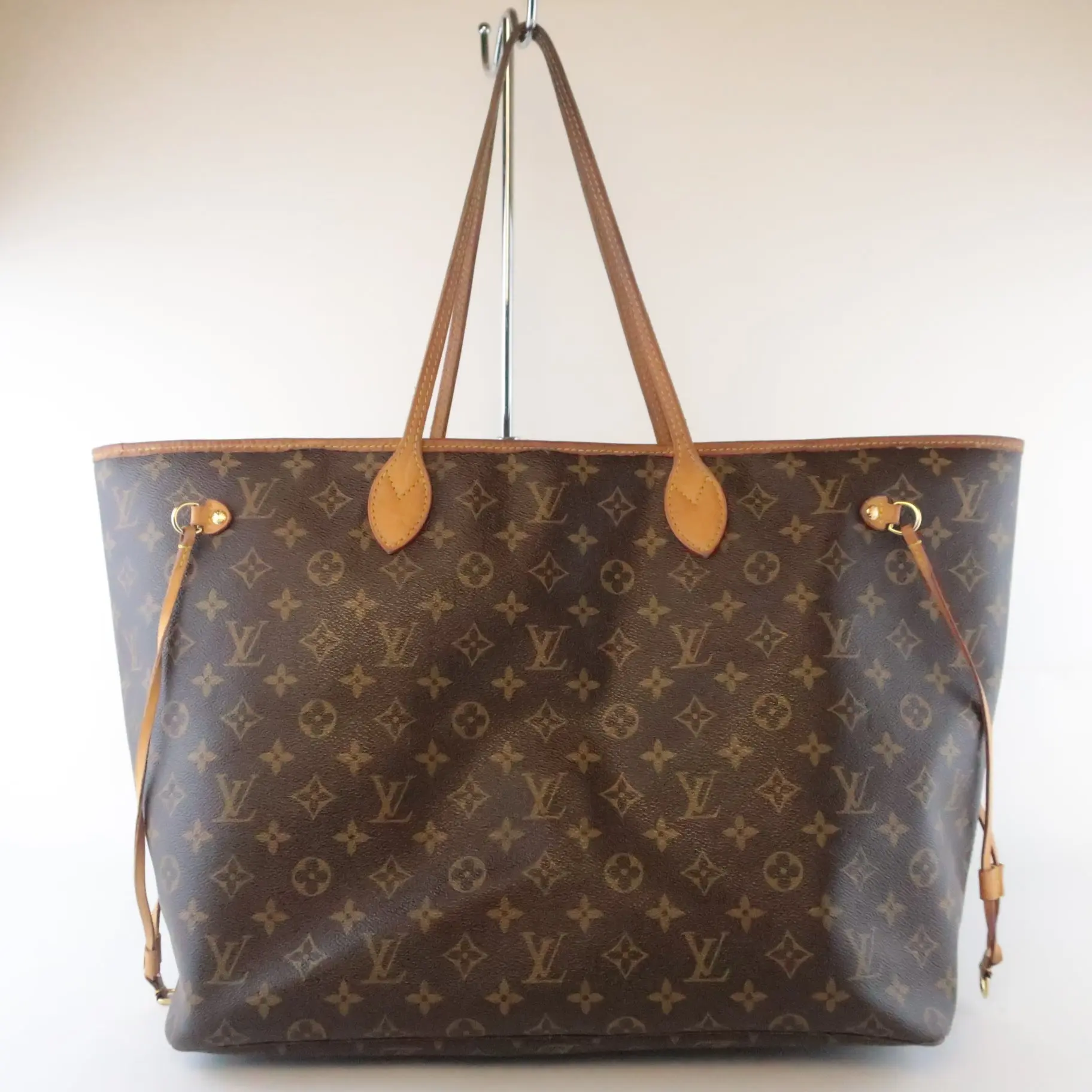 Louis Vuitton Monogram Canvas Neverfull GM Shoulder Bag - Image 4