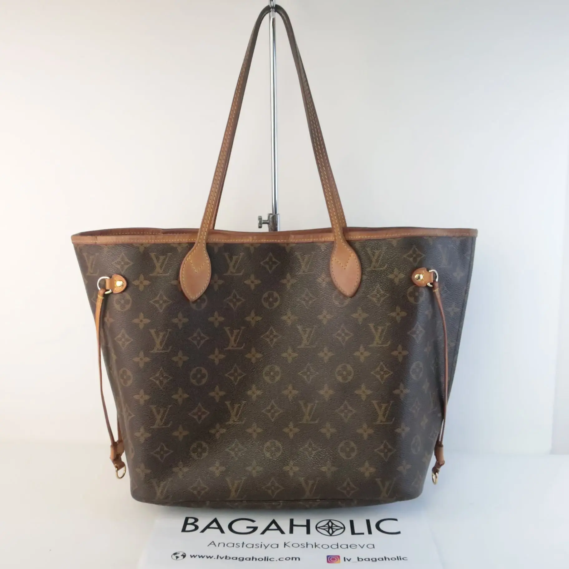 Louis Vuitton Monogram Canvas Neverfull MM Bag - Image 3