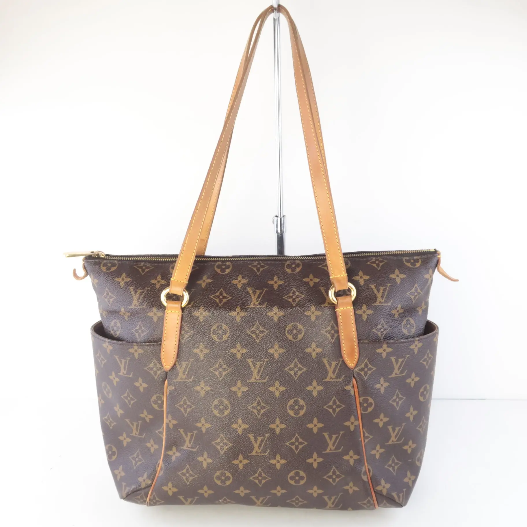 Louis Vuitton Monogram Canvas Totally MM Bag - Image 4