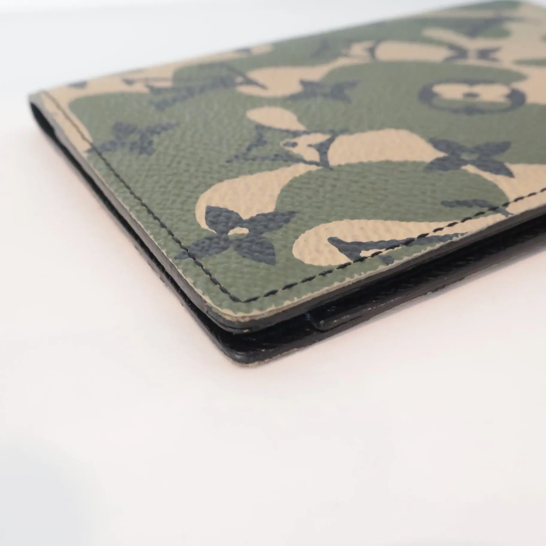 Louis Vuitton Monogramouflage Passport Cover (773) - Image 17