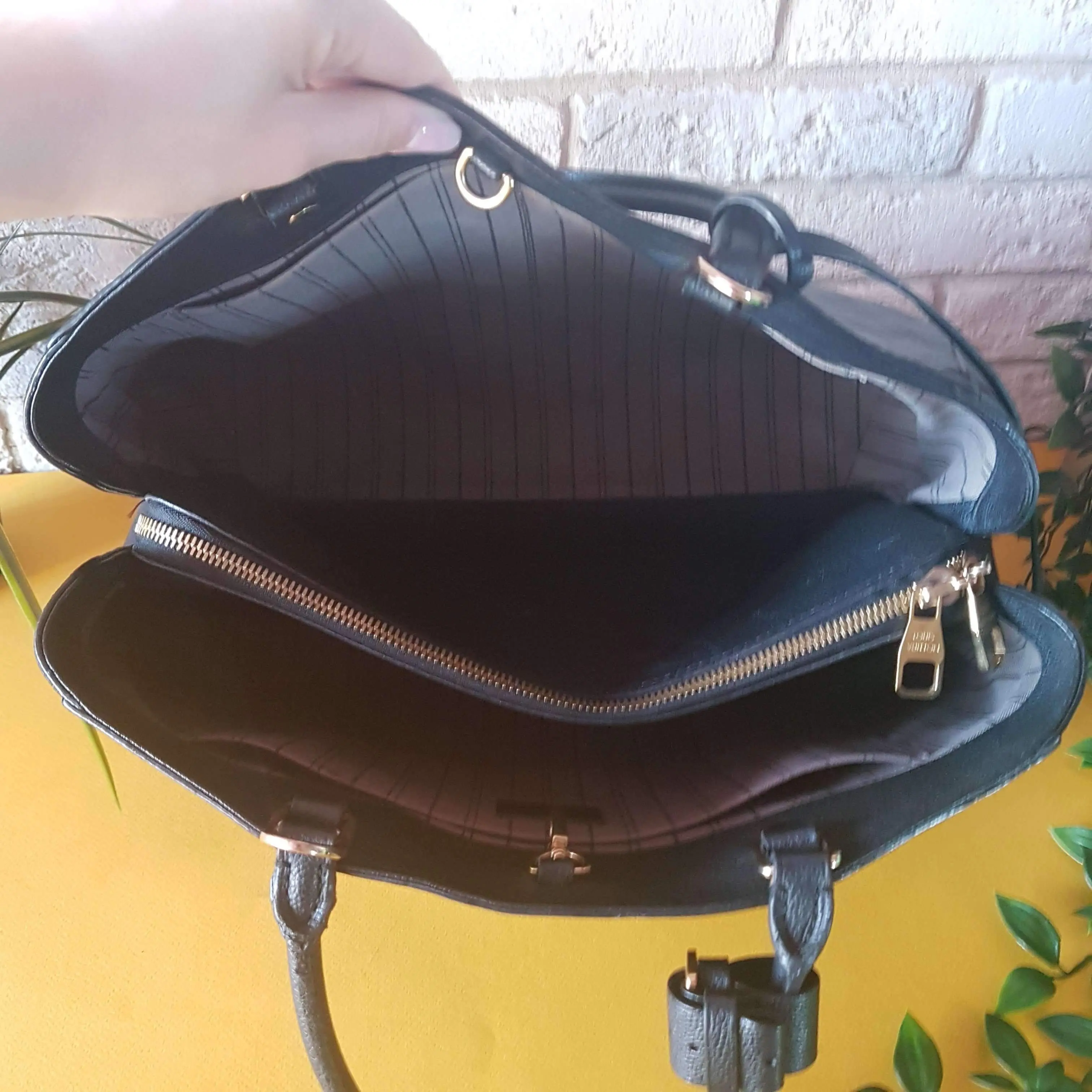 Louis Vuitton Montaigne GM Noir Empreinte Leather Bag - Image 23