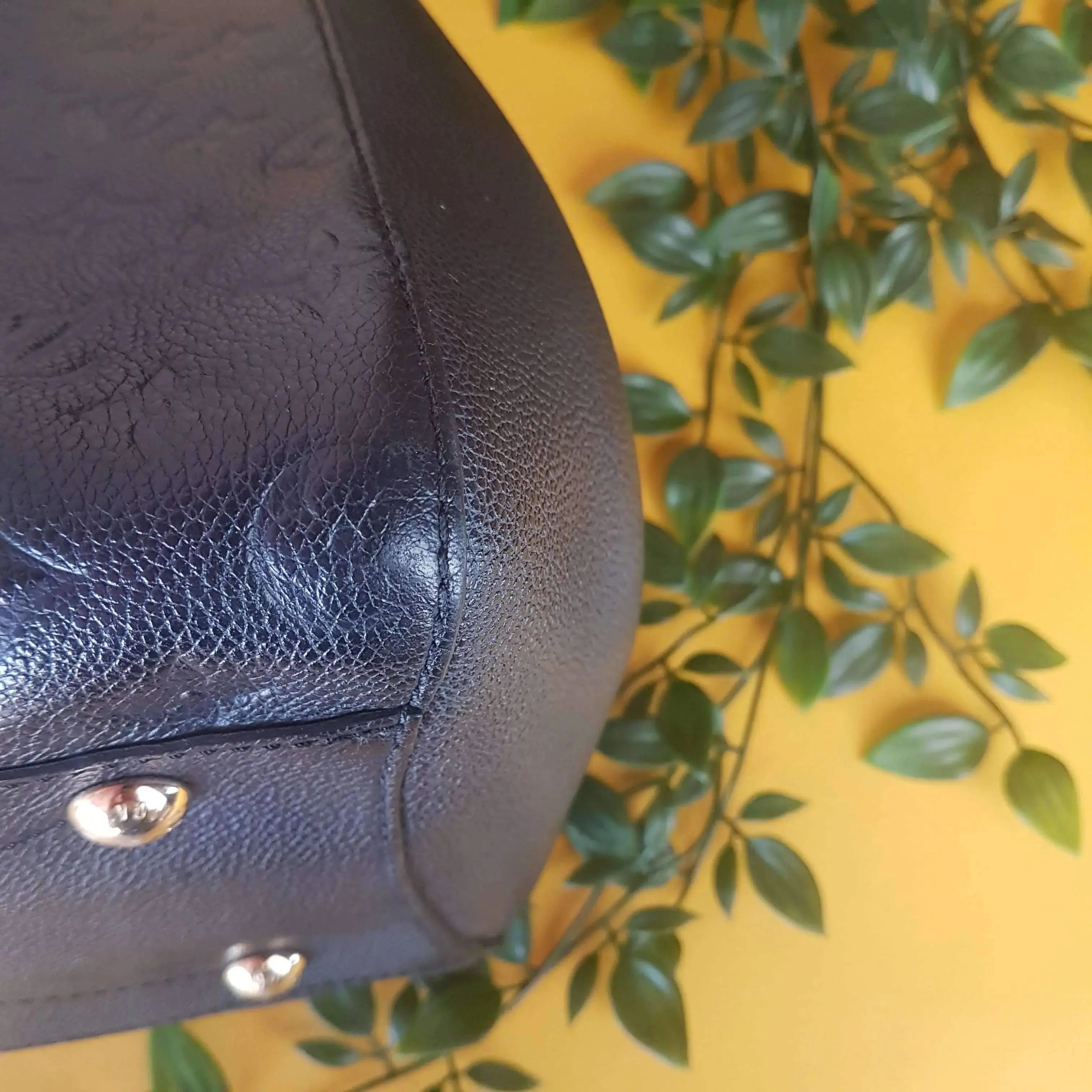 Louis Vuitton Montaigne GM Noir Empreinte Leather Bag - Image 9