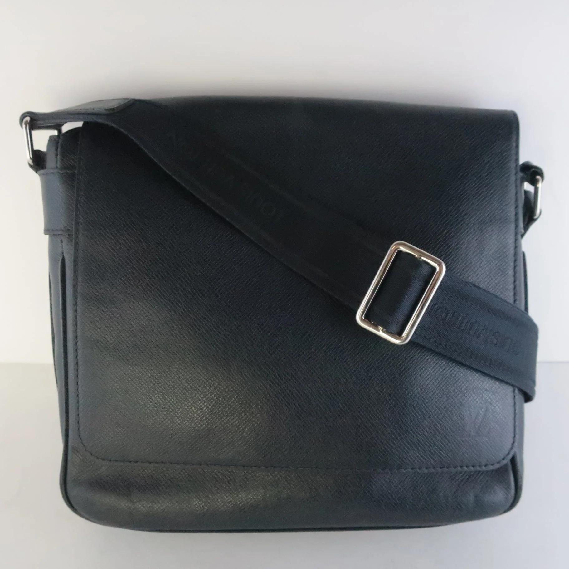 Louis Vuitton Navy Blue Taiga Roman PM Messenger Crossbody Bag (566) - Image 12