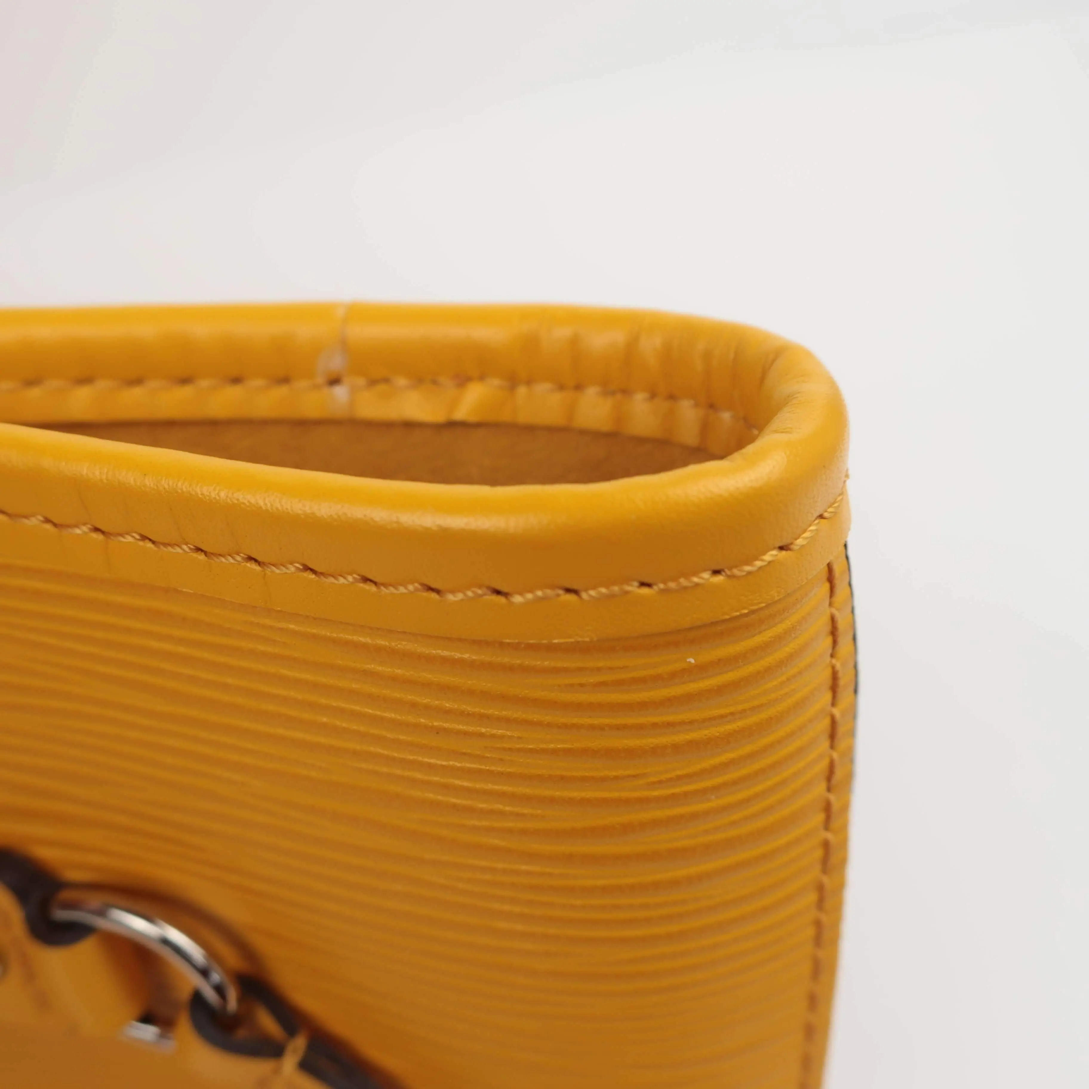 Louis Vuitton Neverfull MM Epi Yellow with pouch - Image 41