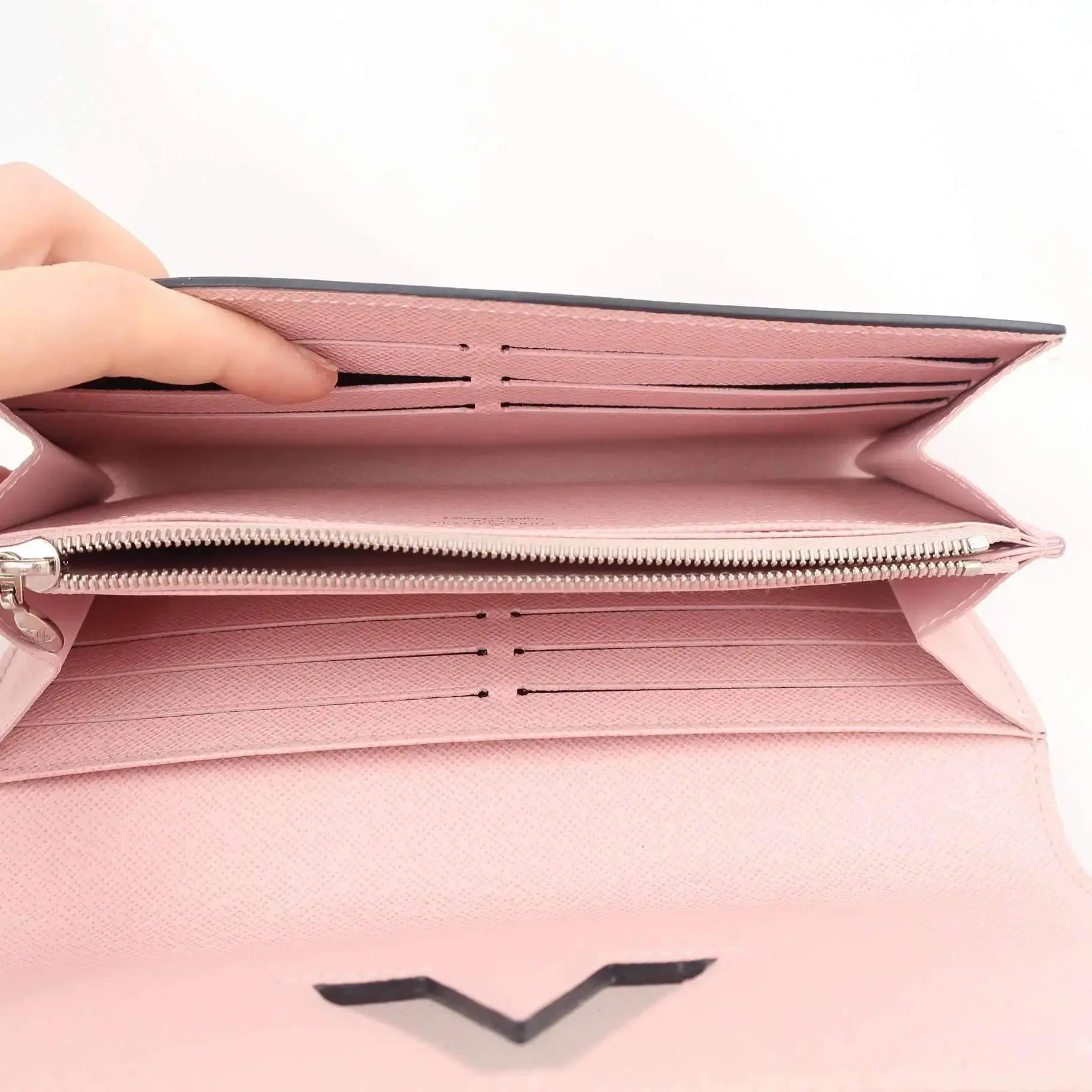Louis Vuitton Pink Rose Ballerine Twist Epi Wallet - Image 17