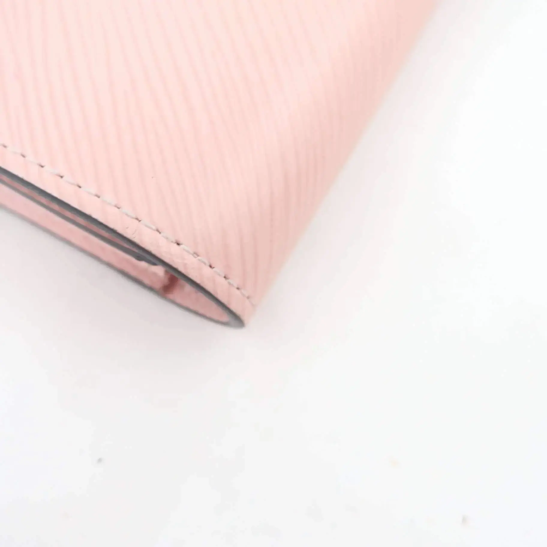 Louis Vuitton Pink Rose Ballerine Twist Epi Wallet - Image 32