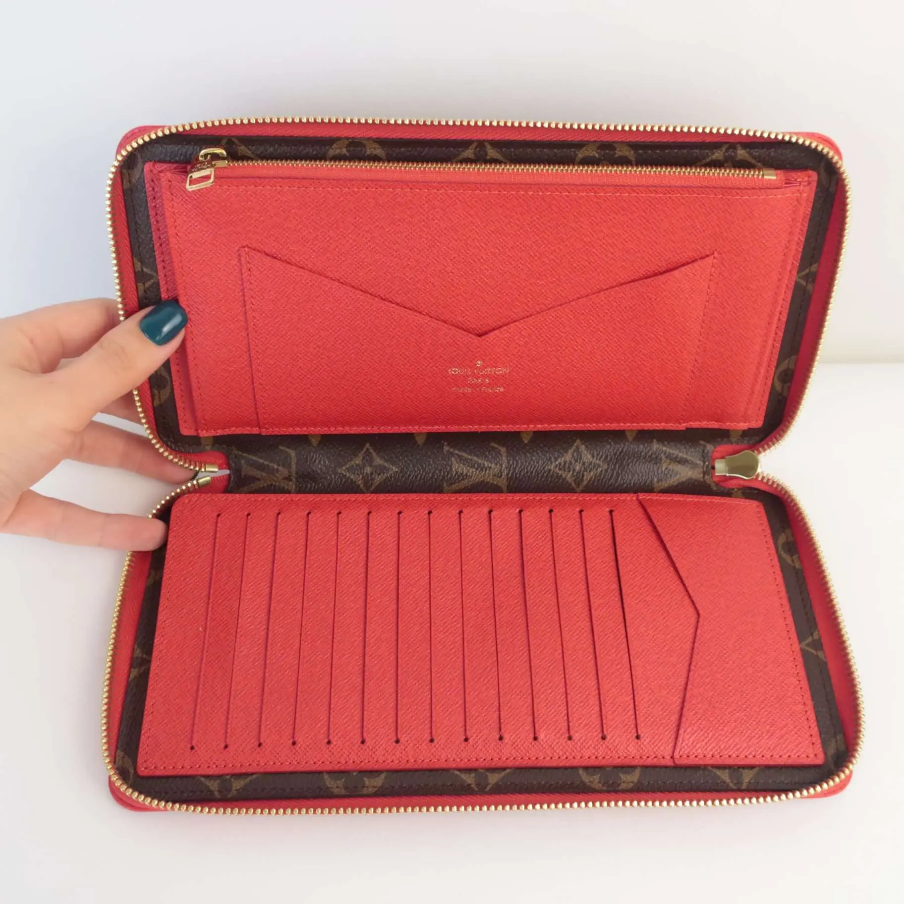 Louis Vuitton Red Daily Organizer - Image 4