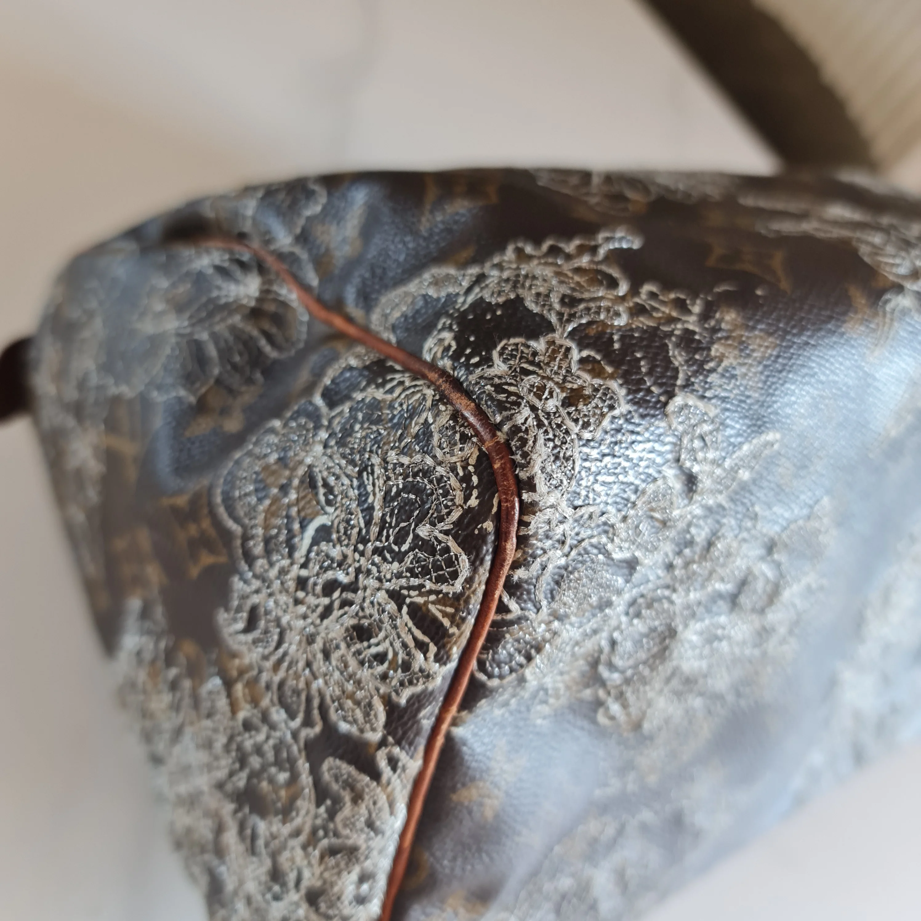 Louis Vuitton Silver Speedy Dentelle Bag (800) - Image 5